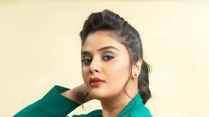 Anchor Sreemukhi: ఫోజు ఓకే కాకపోతే దాని డోసు కొంచెం పెంచూ.. యాంకర్ శ్రీముఖి సాలిడ్ గ్లామర్ పై నెటిజెన్ క్రేజీ