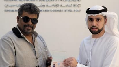 ஐக்கிய அரபு எமிரேட்ஸின் கோல்டன் விசா பெற்ற வெங்கட் பிரபு !