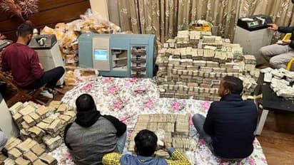 CBIC Raid: বাড়ি ঠাসা রয়েছে কোটি কোটি টাকা, আলমারি খুলে চোখ কপালে উঠল তদন্তকারীদের