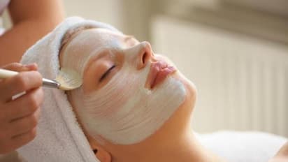 ఫేషియల్ చేయించుకోవాలనుకుంటున్నారా? ఈ తప్పులు మాత్రం చేయకండి 
