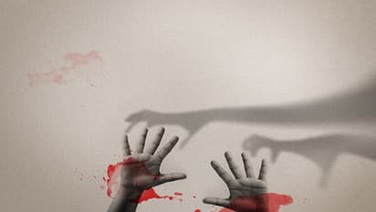 మోక్షం  అంటూ... మూఢత్వంతో కుటుంబాన్ని బలితీసుకున్న వ్య‌క్తి