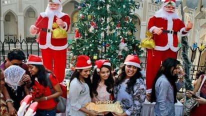 மகிழ்ச்சி பொங்கட்டும்..!! கிருஸ்துமஸ் திருநாள் நல்வாழ்த்துகள்.. தமிழகம் முழுவதும் கோலாகலம் !