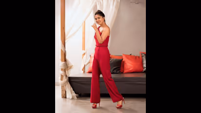 Vani bhojan photos : விமானப் பணிப்பெண் to ஹீரோயினி...சேலையில் சிணுங்கும் வாணி வாணி போஜனின் வைரல் போட்டோஸ்...