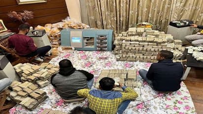 एक्टिव मोड में आयकर विभाग, कानपुर में व्यापारी के घर हुई छापेमारी, बरामदगी में मिली करोड़ों की बेहिसाब नकदी