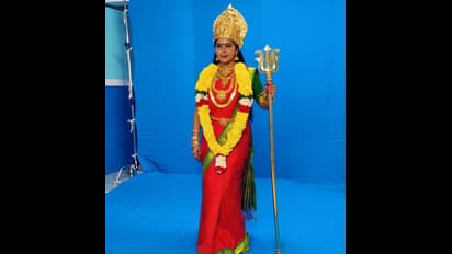 Nayanthara Vs Rachitha: மூக்குத்தி அம்மன் கெட்டப்பில் நயன்தாராவுக்கே டஃப் கொடுக்கும் விஜய் டிவி சீரியல் நடிகை!