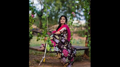 Divi Photos: దివికి ప్రేమగాలి సోకిందా ఎట్టా.. ప్రకృతి ఒడిలో మైమరచిపోతోంది