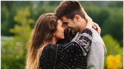 করোনা কালে যৌন মিলনের আগে এই কয়টি জিনিস মেনে চলুন, না হলে হতে পারে সংক্রমণ