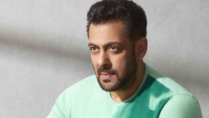 Salman Khan bitten by snake: బాలీవుడ్ స్టార్ హీరో సల్మాన్ ఖాన్ను కాటేసిన పాము.. ఇప్పుడు ఆయన ఎలా ఉన్నారంటే..
