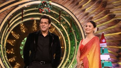 Happy Birthday Salman Khan: দেখা যাচ্ছে সলমনের 'ক্লিভেজ', সেলিব্রেশনে শার্টের বোতাম আটকালেন আলিয়া