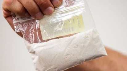 Drugs : ലിംഗത്തിനു ചുറ്റും കെട്ടിവെച്ച ചെറുസഞ്ചികളില് മയക്കുമരുന്ന്, യുവാവിനെ പൊലീസ് പൊക്കി