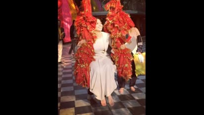 Tamannaah: சமந்தாவை தொடர்ந்து தமன்னா... எங்கேபோய் என்ன பண்ணி இருக்காங்க பாருங்க! வைரலாகும் போட்டோஸ்!