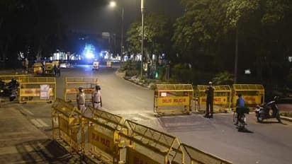Delhi Weekend Curfew : சனி, ஞாயிற்றுகிழமைகளில் முழு ஊரடங்கு... கொரோனாவை கட்டுப்படுத்த அதிரடி நடவடிக்கை!!