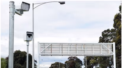 സൗദി അറേബ്യയില് ഇനി ഏഴ് നിയമലംഘനങ്ങൾ കൂടി ട്രാഫിക് ക്യാമറകള് പിടികൂടും