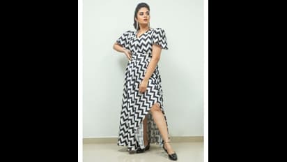 Sreemukhi Mind blowing pics: జిబ్రా డ్రెస్‌లో మైండ్‌ బ్లాక్‌ చేస్తున్న శ్రీముఖి.. బుట్టబొమ్మ అందాలు చూడతరమా!