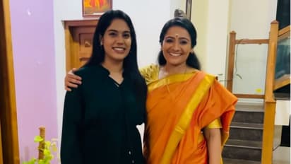 Kudumbavilakku : 'അവസാന ഷോട്ട്', കുടുംബവിളക്കിലെ അവസാന ഷൂട്ടിങ് ദിവസത്തെ വീഡിയോ പങ്കുവച്ച് ആതിര