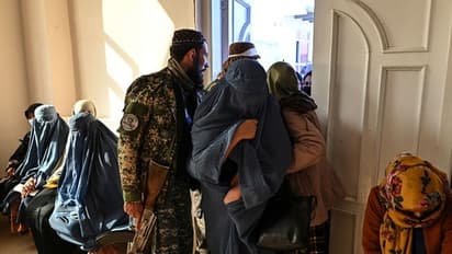 ಮಹಿಳೆಯರಿಗೆ ತಾಲಿಬಾನ್ನಿಂದ ಹೊಸ ನಿರ್ಬಂಧ, ಮಾತನಾಡುವಂತಿಲ್ಲ, ಮುಖ ತೋರಿಸುವಂತಿಲ್ಲ!