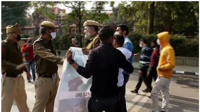 സുപ്രീംകോടതിയിലേക്ക് മാര്‍ച്ച്; ഡോക്ടര്‍മാര്‍ക്കെതിരെ പൊലീസ് നടപടി, അറസ്റ്റ് ചെയ്ത് നീക്കി