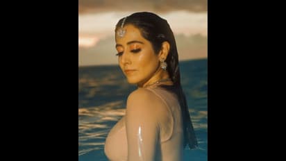 Jonita Gandhi Hot : அரபிக் குத்து பாடகியா இது? கவர்ச்சியில் அதகளப்படுத்தும் ஜோனிடா காந்தியின் கிக்கான போட்டோஸ்