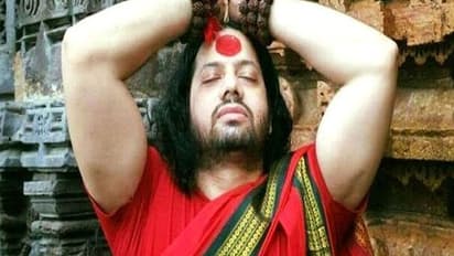 8वीं तक पढ़ाई, राजनीति में भी आजमाए हाथ, शिव तांडव से छाए..जानिए कौन हैं गांधीजी पर टिप्पणी करने वाले कालीचरण