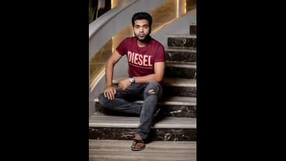 சிம்புவை சந்தித்த பிக் பாஸ் பிரபலம்.. செம ஹிட் அடித்து வரும் படப்பிடிப்புத்தள புகைப்படம்..