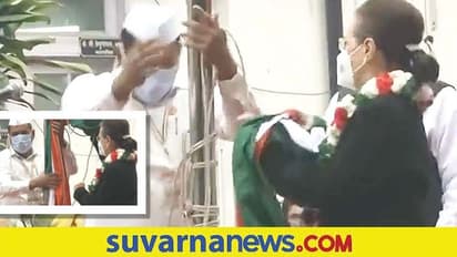 Congress Flag Falls Off: ಸಂಸ್ಥಾಪನಾ ದಿನದಂದೇ ಕೆಳಗೆ ಬಿದ್ದ ಕಾಂಗ್ರೆಸ್‌ ಧ್ವಜ