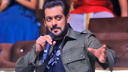 Salman Khan को बर्थडे पर इस शख्स ने दिया सबसे पहला गिफ्ट, भाईजान बोले- उसने मुझे 3 Kiss दिए