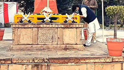 150 साल बाद झांसी की रानी के सामने नतमस्तक सिंधिया राजवंश, कांग्रेस बोली- गद्दार घराना, समाधि स्थल धोना पड़ेगा