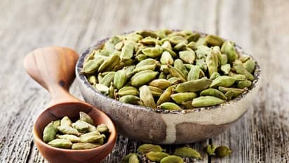 Health Benefits of Cardamom : ഏലയ്ക്ക കഴിച്ചാലുള്ള ​ഗുണങ്ങൾ ഇതാണ്