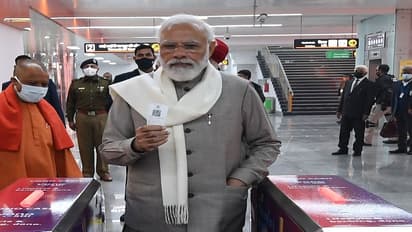 13 साल इंतजार के बाद कानपुर में दौड़ी मेट्रो, PM Modi ने टिकट खरीदकर किया सफर, देखें तस्वीरें..