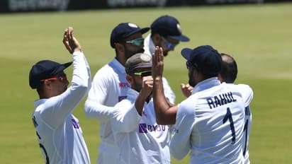 SA vs IND: എറിഞ്ഞിട്ട് പേസര്മാര്, സെഞ്ചൂറിയന് ടെസ്റ്റില് തകര്ച്ചയില് നിന്ന് കരകയറി ദക്ഷിണാഫ്രിക്ക