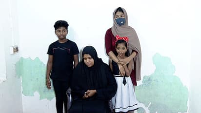 നൗഷാദിനെ എസ്ഡിപിഐ പ്രവർത്തകർ വെട്ടിവീഴ്ത്തിയതോടെ അനാഥരായത് ഭാര്യയും മൂന്നു കുരുന്നുകളും