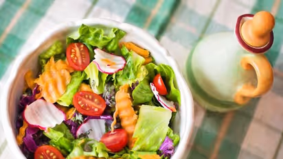 Ayurveda Tips: ನೀವು ದಿನಕ್ಕೆ ಎಷ್ಟು ಬಾರಿ ತಿನ್ನುತ್ತೀರಿ?  ಆಯುರ್ವೇದ ಏನು ಹೇಳುತ್ತೆ ನೋಡಿ... 