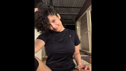 Ritika Singh gym workout :நூடுஸ் முடியால் முகத்தை மறைத்த நடிகை...வியர்வை சொட்ட சொட்ட அமர்ந்திருக்கும் ரித்திகா
