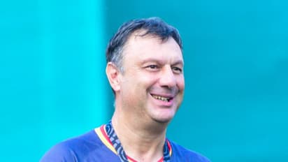 ISL 2021 :  ഈസ്റ്റ് ബംഗാൾ പരിശീലകന്‍റെ കസേര തെറിച്ചു; ബ്ലാസ്റ്റേഴ്‌സ് മുന്‍ കോച്ച് പകരക്കാരന്‍?