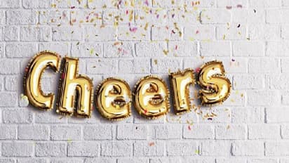 New Year Home Decoration: নতুন বছরে মেকওভার করুন বাড়ির, ঘর সাজাতে অবশ্যই কিনবেন এই ১০টি জিনিস