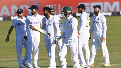 IND vs SA 2021-22, Wanderers Test: Van der Dussen's dismissal causes confusion, Dean Elgar meets officials