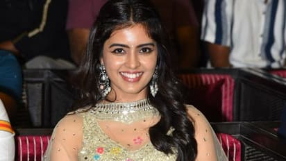 Amritha Aiyer:  మెస్మరైజ్ చేస్తున్న కన్నడ సోయగం అమృతా అయ్యర్.. టాలీవుడ్ ను టార్గెట్ చేసింది.