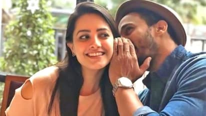 पैंट पहनना ही भूल गई TV की नागिन, पति और बेटे के साथ एयरपोर्ट पर इस हाल में दिखीं Anita Hassanandani