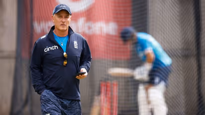 एशेज सीरीज में हार के बाद इंग्लिश क्रिकेट में भूचाल, हेड कोच के बाद अब सहायक कोच ने भी पद छोड़ा