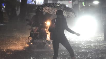 Tamilnadu Rain : அடுத்த 3 மணி நேரத்திற்கு கனமழை கொட்டும்... வானிலை மையம் அலர்ட்!!