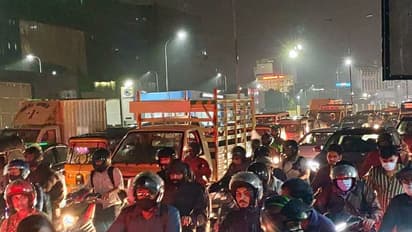 Zodiac sign: వర్షంతో ట్రాఫిక్ లో ఇరుక్కుపోతే.. ఈ రాశివారి రియాక్షన్ ఇలానే ఉంటుంది..!