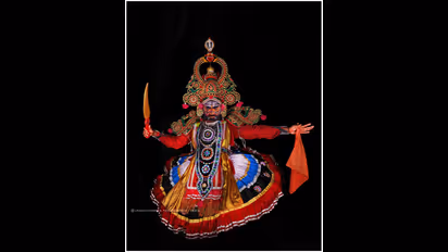 வாவ்... மக்கள் செல்வனா இது!! தெருக்கூத்து கலைஞனாக மாறிய விஜய் சேதுபதி - பிரம்மிப்பூட்டும் போட்டோஸ்