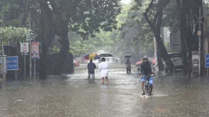 TAMILNADU RAINS : చెన్నైలో భారీ వ‌ర్షాల వ‌ల్ల ముగ్గురు మృతి.. 4 జిల్లాల్లో రెడ్ అలెర్ట్‌