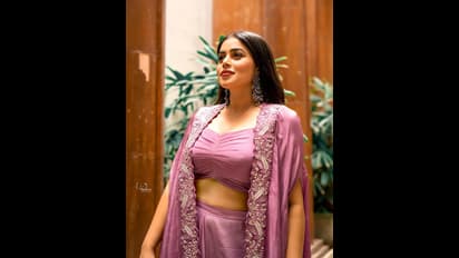 Purna Glamorous Photos: ట్రెండీ వేర్ లో సూపర్ స్టైలిష్ గా... మెస్మరైజ్ చేస్తున్న ఢీ పూర్ణ గ్లామర్