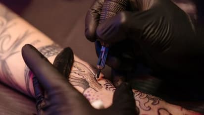 വിലകുറഞ്ഞ ടാറ്റു കുത്തി; വാരാണസിയിൽ രണ്ട് പേർക്ക് എയ്ഡ്സ് സ്ഥിരീകരിച്ചതായി റിപ്പോർട്ട്