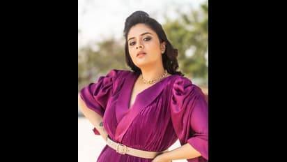 పర్ఫుల్ కలర్ డ్రెస్ లో శ్రీముఖి అందాల మెరుపులు... లేటెస్ట్ ఫోటో షూట్ తో నెట్ ని షేక్ చేస్తున్న క్రేజీ యాంకర్