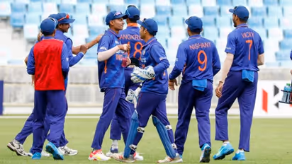 U19 Asia Cup : ശ്രീലങ്കന് യുവനിര തകര്ന്നു; അണ്ടര് 19 ഏഷ്യാകപ്പ് ഫൈനലില് ഇന്ത്യക്ക് കുഞ്ഞന് വിജയലക്ഷ്യം