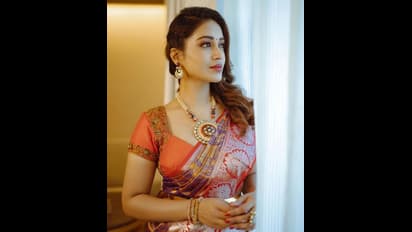 చీరకట్టులో తమిళ చిన్నది.. మెస్మరైజింగ్ ఫోజులు చూడాల్సిందే