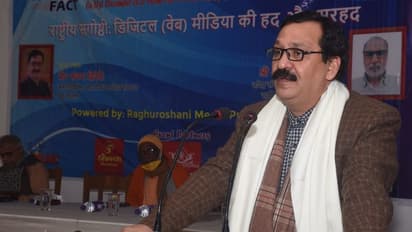 'फैक्ट' और 'फिक्शन' का संगम है सोशल मीडिया, फेक न्यूज पर नियंत्रण के लिए बने कठोर कानून: IIMC महानिदेशक