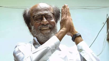 Fans in Rajin house :கார்டன் தான் கோவில்..தலைவர் தான் சாமி..புத்தாண்டதுவுமா ரஜினி வீட்டில் குவித்த பக்தர்கள்..